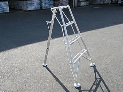 【代引きOK】  アルミ 三脚 4段（4尺・高さ約120cm） 農業 園芸用 脚立
